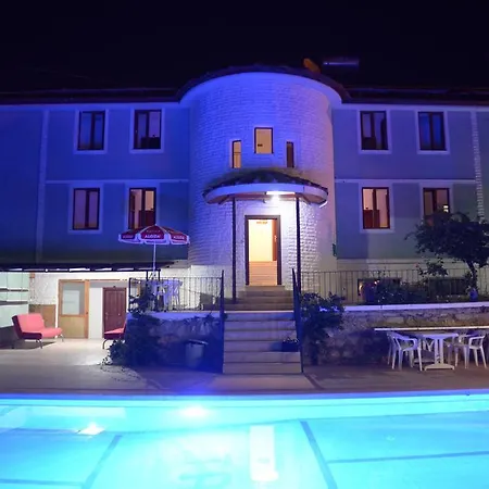 Vendégház Pine Forest *